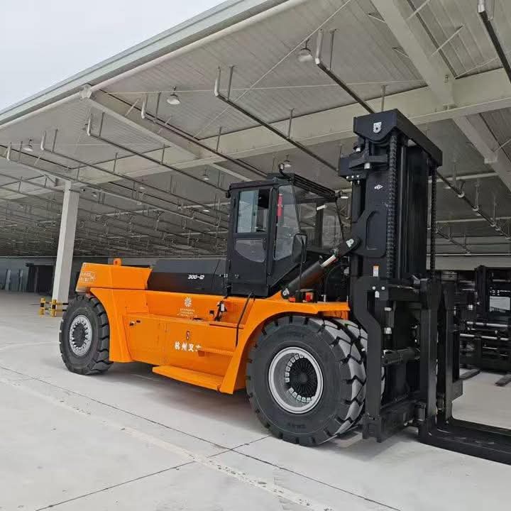 Container-Handling Forklift